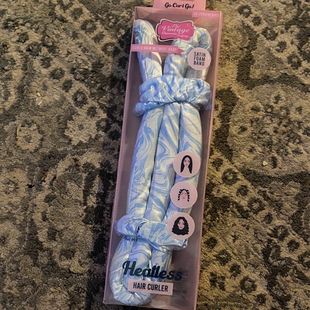 Vintage Tresses Blue Heatless Hair Curler